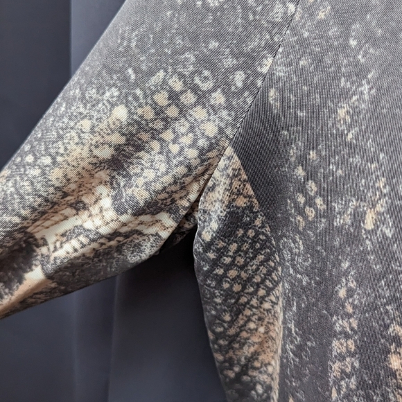 Basler Black Label Snake Print Stretch Top Sz 44/ US 16 - Picture 5 of 11